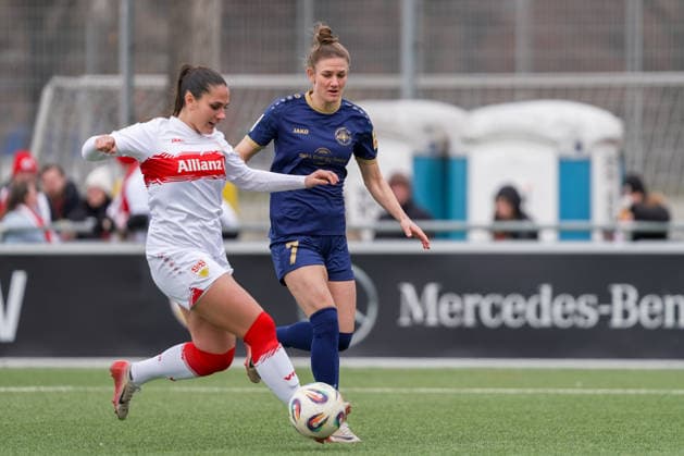 01 02 2026, Soccer, 2 Womens Bundesliga, 2025 2026, Matchday 15, VfB Stuttgart SG 99 Andernach Laureta Temaj 5 VfB Stuttgart in duel with Carolin Schraa 7 Andernach