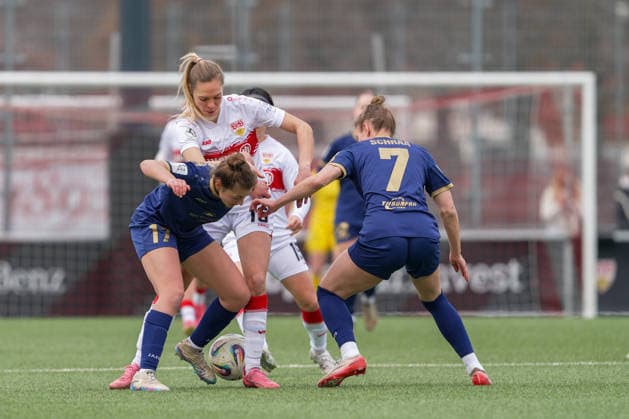 01 02 2026, Soccer, 2 Womens Bundesliga, 2025 2026, Matchday 15, VfB Stuttgart SG 99 Andernach Janina Hechler 16 VfB Stuttgart in duel with Leonie Wäschenbach 17 Andernach and Carolin Schraa 7 Andernach