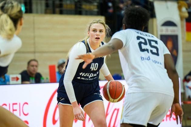 Sydney Erikstrup Lions, 40 , Eboni Walker Freiburg, 25 , Syntainics MBC vs Eisvoegel USC Freiburg, Women, Basketball, 1 Bundesliga, DBBL, Main Round, 17 Matchday, Season 2025 26, 01 02 2026 Halle SWH Arena Sachsen Anhalt Germany