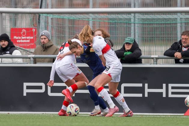 01 02 2026, Soccer, 2 Womens Bundesliga, 2025 2026, Matchday 15, VfB Stuttgart SG 99 Andernach Carolin Schraa 7 Andernach prevails against Julia Glaser 9 VfB Stuttgart and Maxi Rall 8 VfB Stuttgart
