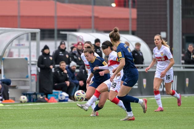 01 02 2026, Football, 2 Womens Bundesliga, 2025 2026, Matchday 15, VfB Stuttgart SG 99 Andernach Leonie Wäschenbach 17 Andernach and Yuka Hirano 19 VfB Stuttgart in a duel for the ball