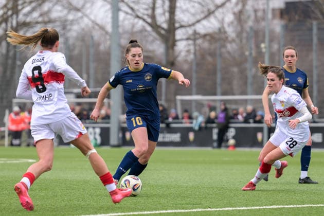 01 02 2026, Football, 2 Womens Bundesliga, 2025 2026, Matchday 15, VfB Stuttgart SG 99 Andernach Leonie Krump 10 Andernach dribbles through the Stuttgart defense