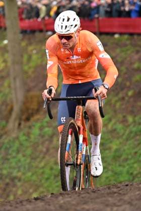 UCI World Championships 2026 Hulst HULST, THE NETHERLANDS - FEBRUARY 01 : Van Der Poel Mathieu (Ned) in action during the 2026 UCI Cyclo-Cross World Championships for Men Elite on February 01, 2026 in Hulst, The Netherlands, 01 02 2026 Hulst The Netherlands  Copyright: xNicoxVereeckenx