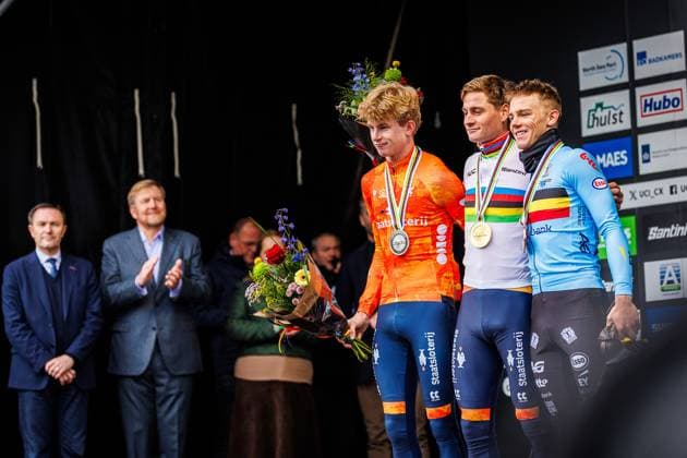 HULST , 01 02-2026 , UCI Cyclo-cross World Championships day 3 , Sunday men™s elite , WK veldrijden , picture shows Mathieu VAN DER POEL (NED) (1) Tibor DEL GROSSO (NED) (2) Thibau NYS (BEL) (3) with Koning Willem Alexander UCI Cyclo-cross World Championships (Sunday)  x201247529x Copyright: