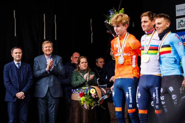 HULST , 01 02-2026 , UCI Cyclo-cross World Championships day 3 , Sunday men™s elite , WK veldrijden , picture shows Mathieu VAN DER POEL (NED) (1) Tibor DEL GROSSO (NED) (2) Thibau NYS (BEL) (3) with Koning Willem Alexander UCI Cyclo-cross World Championships (Sunday)  x201247531x Copyright: