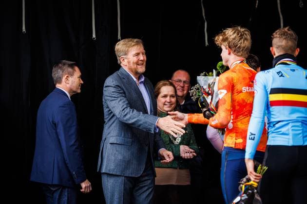 HULST , 01 02-2026 , UCI Cyclo-cross World Championships day 3 , Sunday men™s elite , WK veldrijden , picture shows Tibor DEL GROSSO (NED) with Koning Willem Alexander UCI Cyclo-cross World Championships (Sunday)  x201247555x Copyright: