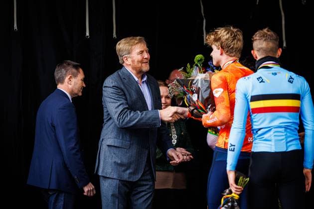 HULST , 01 02-2026 , UCI Cyclo-cross World Championships day 3 , Sunday men™s elite , WK veldrijden , picture shows Tibor DEL GROSSO (NED) with Koning Willem Alexander UCI Cyclo-cross World Championships (Sunday)  x201247583x Copyright: