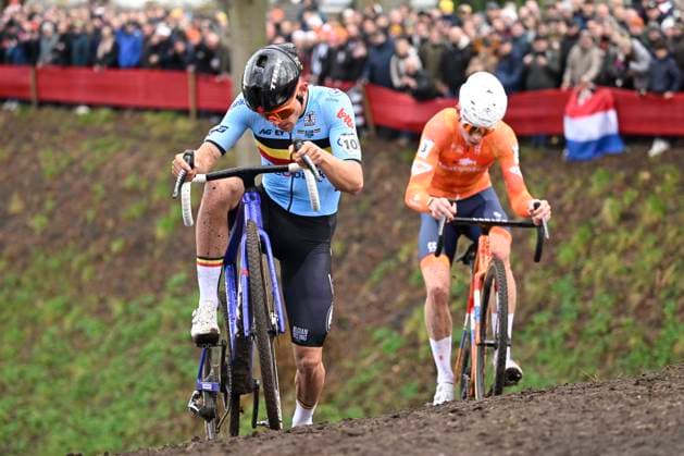 UCI World Championships 2026 Hulst HULST, THE NETHERLANDS - FEBRUARY 01 : Nys Thibau (BEL) and Del Grosso Tibor (Ned) in action during the 2026 UCI Cyclo-Cross World Championships for Men Elite on February 01, 2026 in Hulst, The Netherlands, 01 02 2026 Hulst The Netherlands  Copyright: xNicoxVereeckenx