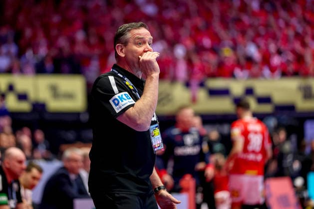 01 02 2026, Handball, Men s EHF EURO 2026, Germany Denmark, Jyske Bank Boxen in Herning, Final Headcoach Alfred Gislason Germany hc gesticulating on the sidelines Denmark