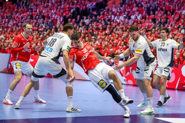 01 02 2026, Handball, Men s EHF EURO 2026, Germany Denmark, Jyske Bank Boxing in Herning, Final Mads Hoxer Hangaard Denmark 38 in duel against Julian Köster Germany 18 Johannes Golla Germany 04 Renars Uscins Germany 23 Denmark