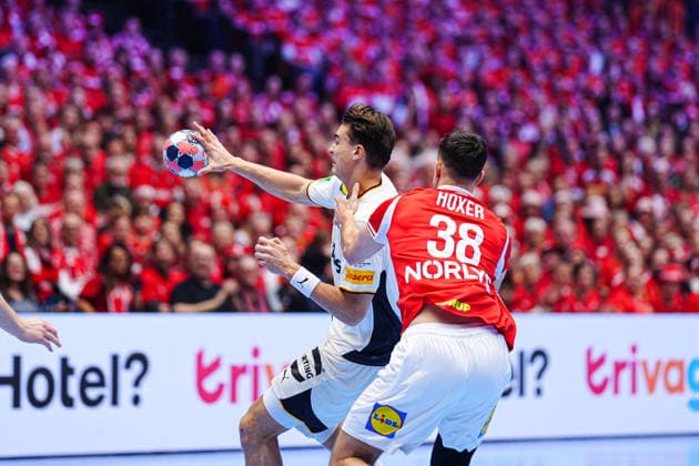 Julian Koester Germany, 18 , Mads Hoxer Denmark, 38 DEN, Denmark vs Germany, Handball, EHF European Championship 2026, Final, 01 02 2026 DEN, Denmark vs Germany, Handball, EHF European Championship 2026, Final, 01 02 2026 Herning Copyright: xEibner-Pressefoto MarcelxvonxFehrnx EP_MFN