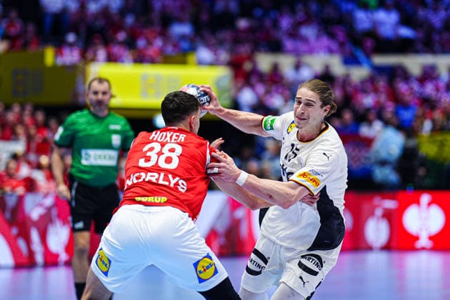 Mads Hoxer Denmark, 38 , Juri Knorr Germany, 15 DEN, Denmark vs Germany, Handball, EHF European Championship 2026, Final, 01 02 2026 DEN, Denmark vs Germany, Handball, EHF European Championship 2026, Final, 01 02 2026 Herning Copyright: xEibner-Pressefoto MarcelxvonxFehrnx EP_MFN