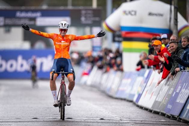 Dutch Leonie Bentveld celebrates as she crosses the finish line to win the U23 women race at UCI Cyclocross World Championships, on Sunday 01 February 2026, in Hulst, The Netherlands. DAVIDxPINTENS  x160275413x