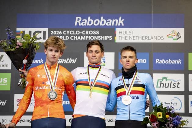 HULST - Cyclist Mathieu van der Poel celebrates his victory on the podium at the Cyclocross World Championships in Hulst, Zeeland. IRIS VAN DEN BROEK ANP xVIxANPxSportx xxANPxIVx 549346621 originalFilename: 549346621.jpg