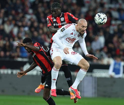 Nice v Stade Brestois 29 - Ligue 1 McDonald s 2025 2026 Salis Abdul Samed of OGC Nice, Kojo Peprah Oppong of OGC Nice and Ludovic Ajorque of Stade Brestois 29 challenge during the Ligue 1 McDonald s match between Nice and Brest at Allianz Riviera on February 1, 2026 in Nice, France. WARNING! This Photograph May Only Be Used For Newspaper And Or Magazine Editorial Purposes. May Not Be Used For Publications Involving 1 player, 1 Club Or 1 Competition Without Written Authorisation From Football DataCo Ltd. For Any Queries, Please Contact Football DataCo Ltd on +44 (0) 207 864 9121 Nice Allianz Riviera South-Eastern France France Copyright: xAllstarxPicturexLibraryxLtdx