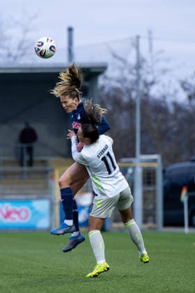 Lisann Kaut TSG Hoffenheim, 04 in duel with Maja Sternad Werder Bremen, 11 , GER, TSG 1899 Hoffenheim vs SV Werder Bremen, Football Google Pixel Women Bundesliga, 16 Matchday, Season 2025 2026, 01 02 2026 DFB regulations prohibit any use of photographs as image sequences and or quasi video GER, TSG 1899 Hoffenheim vs SV Werder Bremen, Football Google Pixel Women Bundesliga, 16 Matchday, Season 2025 2026, 01 02 2026 Hoffenheim Copyright: xEibner-Pressefoto Memmlerx EP_MMR