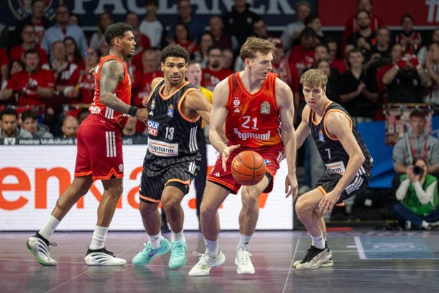 Mark Smith 13 Ratiopharm Ulm , Justus Hollatz 21 FC Bayern Basketball , FC Bayern Basketball vs Ratiopharm Ulm, BBL, 18 Matchday, 01 02 2026 Munich Bavaria Germany Copyright: xkolbert-press UlrichxGamelx