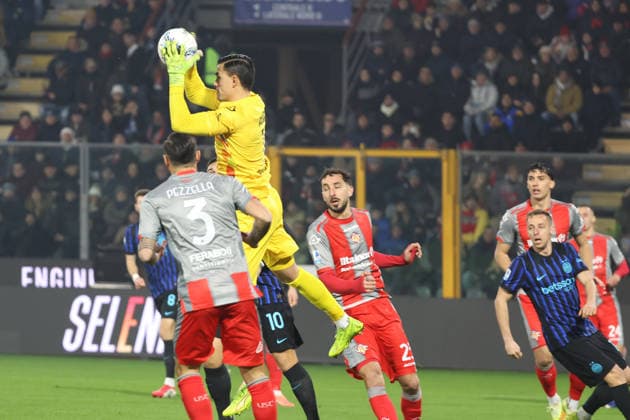 Cremonese Emil Audero during the Serie A soccer match between Cremonese and Inter at the Giovanni Zini Stadium in Cremona Italy - 1 February 2026. - Soccer .  Copyright: xAlbertoxMariani LaPressex