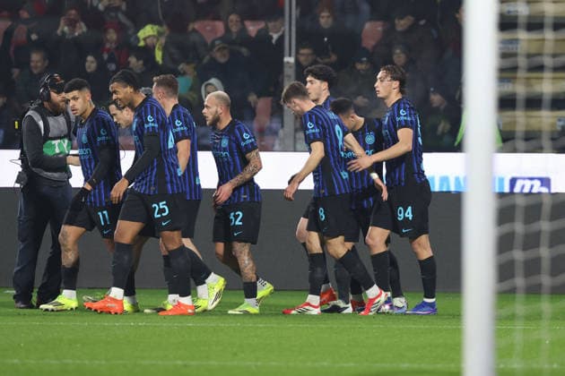 Inter s Lautaro Martinez jubilates after scoring the goal 0-1 during the Serie A soccer match between Cremonese and Inter at the Giovanni Zini Stadium in Cremona Italy - 1 February 2026. - Soccer .  Copyright: xAlbertoxMariani LaPressex