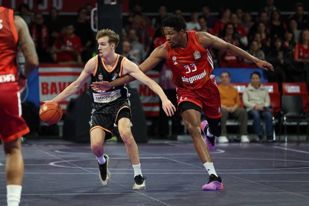 Tobias Jensen ratiopharm Ulm, 07 with David McCormack FC Bayern Basketball, 33 , GER, FC Bayern Basketball vs ratiopharm Ulm, Basketball, easycredit Basketball Bundesliga, Matchday 18, Season 2025 2026, 01 02 2026, GER, FC Bayern Basketball vs ratiopharm Ulm, Basketball, easycredit Basketball Bundesliga, Matchday 18, Season 2025 2026, 01 02 2026 Munich Copyright: xEibner-Pressefoto JennixMaulx EP_JML