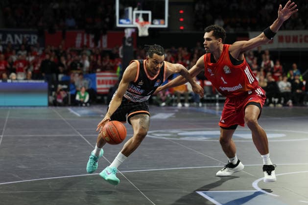 Nelson Weidemann ratiopharm Ulm, 00 with Oscar da Silva FC Bayern Basketball, 01 , GER, FC Bayern Basketball vs ratiopharm Ulm, Basketball, easycredit Basketball Bundesliga, Matchday 18, Season 2025 2026, 01 02 2026, GER, FC Bayern Basketball vs ratiopharm Ulm, Basketball, easycredit Basketball Bundesliga, Matchday 18, Season 2025 2026, 01 02 2026 Munich Copyright: xEibner-Pressefoto JennixMaulx EP_JML