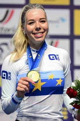 Belgian Helene Hesters celebrates on the podium after winning the women s Scratch race at the first day of the 2026 UEC Track Elite European Championships, in Konya, Turkey, Sunday 01 February 2026. The European Championships take place from 01 to 05 February 2026. DIRKxWAEM  x160278290x
