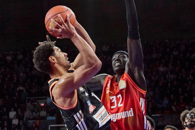 German Basketball Bundesliga BBL , FC Bayern Munich Basketball vs RATIOPHARM ULM, Munich FC Bayern Basketball, ulm ratiopharm, 2026 02 01 in Munich SAP Garden SMITH Mark RATIOPHARM ULM Shooting Guard SG Nr13 ULM13 , GABRIEL Wenyen FC Bayern Basketball Center C Nr32 FCBB32 sportworld Munich SAP Garden Bayern Germany