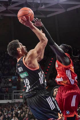 German Basketball Bundesliga BBL , FC Bayern Munich Basketball vs RATIOPHARM ULM, Munich FC Bayern Basketball, ulm ratiopharm, 2026 02 01 in Munich SAP Garden SMITH Mark RATIOPHARM ULM Shooting Guard SG Nr13 ULM13 , GABRIEL Wenyen FC Bayern Basketball Center C Nr32 FCBB32 sportworld Munich SAP Garden Bayern Germany
