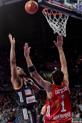 German Basketball Bundesliga BBL , FC Bayern Munich Basketball vs RATIOPHARM ULM, Munich FC Bayern Basketball, ulm ratiopharm, 2026 02 01 in Munich SAP Garden SIMON Justin RATIOPHARM ULM Small Forward SF Nr15 ULM15 , DA SILVA Oscar FC Bayern Basketball Power Forward PF Nr1 FCBB1 sportworld Munich SAP Garden Bayern Germany