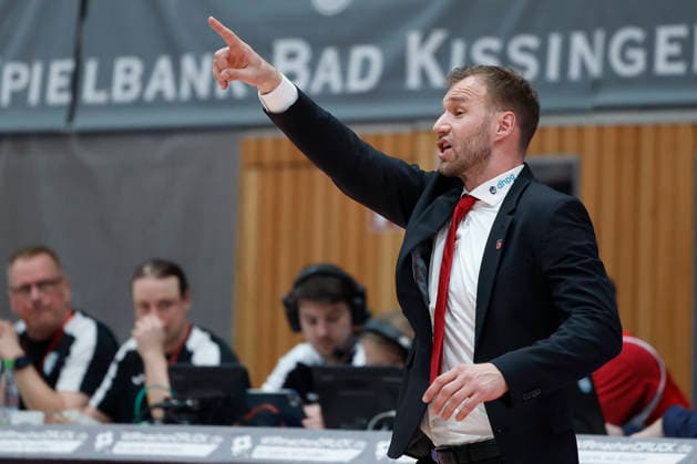 from left to right Head Coach Anton Gavel Bamberg Baskets , 01 02 2026, Basketball, BBL, Fitness First Wuerzburg Baskets vs BMA365 Bamberg Baskets, GER, Wuerzburg, Tectake Arena Copyright: HMBxMedia xHeikoxBecker