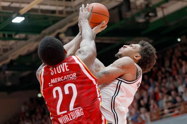 f l n r Johnathan Stove Fitness First Wuerzburg Baskets, 22 and Demarcus Marquette Demonia Bamberg Baskets, 8 01 02 2026, Basketball, BBL, Fitness First Wuerzburg Baskets vs BMA365 Bamberg Baskets, GER, Wuerzburg, Tectake Arena Copyright: HMBxMedia xHeikoxBecker