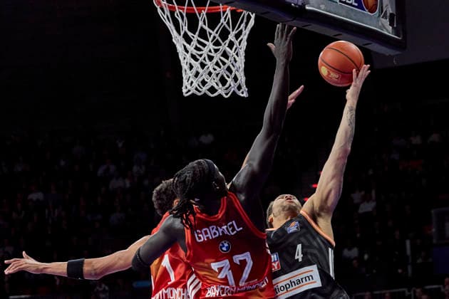 German Basketball Bundesliga BBL , FC Bayern Munich Basketball vs RATIOPHARM ULM, Munich FC Bayern Basketball, ulm ratiopharm, 2026 02 01 in Munich SAP Garden LEDLUM Christopher RATIOPHARM ULM Power Forward PF Nr4 ULM4 , GABRIEL Wenyen FC Bayern Basketball Center C Nr32 FCBB32 , DA SILVA Oscar FC Bayern Basketball Power Forward PF Nr1 FCBB1 sportworld Munich SAP Garden Bayern Germany