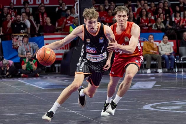 German Basketball Bundesliga BBL , FC Bayern Munich Basketball vs RATIOPHARM ULM, Munich FC Bayern Basketball, ulm ratiopharm, 2026 02 01 in Munich SAP Garden JENSEN Tobias RATIOPHARM ULM Shooting Guard SG Nr7 ULM7 , JESSUP Justinian FC Bayern Basketball Shooting Guard SG Nr10 FCBB10 sportworld Munich SAP Garden Bayern Germany