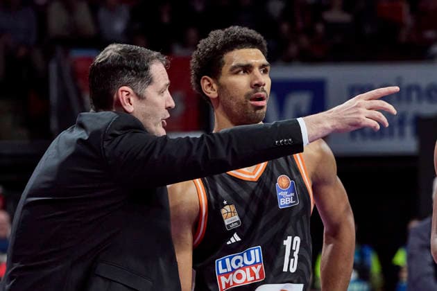 German Basketball Bundesliga BBL , FC Bayern Munich Basketball vs RATIOPHARM ULM, Munich FC Bayern Basketball, ulm ratiopharm, 2026 02 01 in Munich SAP Garden HARRELSON Ty RATIOPHARM ULM Headcoach ULMHC , SMITH Mark RATIOPHARM ULM Shooting Guard SG Nr13 ULM13 sportworld Munich SAP Garden Bayern Germany