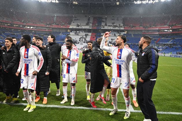 Football : Olympique Lyonnais v Lille LOSC - Ligue 1 - 01 02 2026 Players of Lyon celebrates after winner the French league 1 match between Olympique Lyonnais and Lille LOSC at Groupama Stadium Decines Charpieu Lyon France on February 01, 2026 LYONFrance  Copyright: xMouradxAllilix