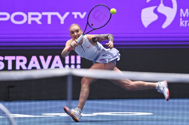 Tereza Martincova of Czech Republic returns a ball to Dalma Galfi of Hungary during the WTA, Tennis Damen women s tennis tournament Ostrava Open match on February 1, 2026, in Ostrava, Czech Republic. (CTKxPhoto JaroslavxOzana) CTKPhotoP2026020105474  CTKPhotoP2026020105474