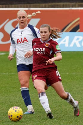 West Ham United v Tottenham Hotspur - Barclays Women s Super League Oona Siren of West Ham United WFC is in action during the Barclays FA Women s Super League soccer match between West Ham United Women and Tottenham Hotspur Women at The Chigwell Construction Stadium Victoria Road in Dagenham, England, on February 1, 2026. London England United Kingdom  Copyright: xActionxFotoxSportx originalFilename:galvin-westhamu260201_npg3v.jpg
