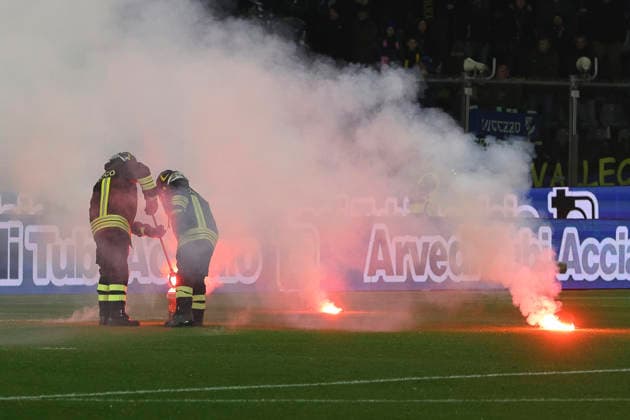 February 1, 2026, Cremona: Firemen take flash during the italian soccer Serie A match between US Cremonese vs Internazionale FC on February 01, 2026 at the Giovanni Zini stadium in Cremona, Italy. ANSA Serie A: Cremonese-Inter  - ZUMAa110 20260201_zaf_a110_036 Copyright: xDavidexCasentinix