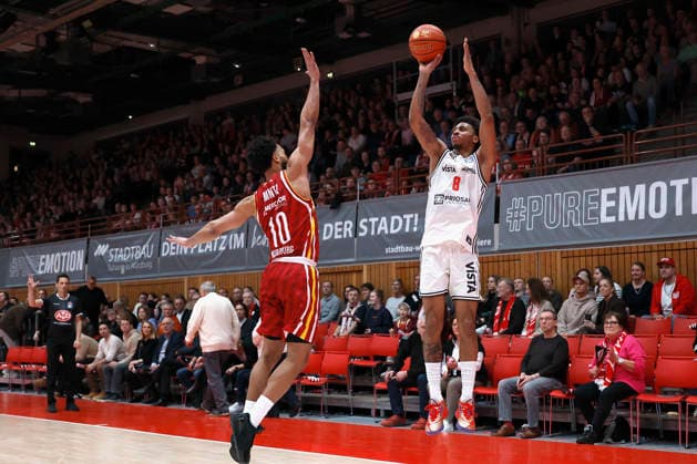 f l n r Davion Mintz Fitness First Wuerzburg Baskets, 10 and Demarcus Marquette Demonia Bamberg Baskets, 8 , 01 02 2026, Basketball, BBL, Fitness First Wuerzburg Baskets vs BMA365 Bamberg Baskets, GER, Wuerzburg, Tectake Arena Copyright: HMBxMedia xHeikoxBecker