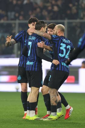 Inter s Piotr Zielinski jubilates after scoring the goal 0-2 during the Serie A soccer match between Cremonese and Inter at the Giovanni Zini Stadium in Cremona Italy - 1 February 2026. - Soccer .  Copyright: xAlbertoxMariani LaPressex