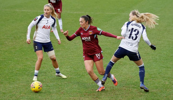 West Ham United v Tottenham Hotspur - Barclays Women s Super League Katie Zelem of West Ham United WFC (on loan from London City Lionesses) makes her debut against Olivia Holdt of Tottenham Hotspur Women during the Barclays FA Women s Super League soccer match between West Ham United Women and Tottenham Hotspur Women at The Chigwell Construction Stadium, Victoria Road, in Dagenham, England, on February 1, 2026. London England United Kingdom  Copyright: xActionxFotoxSportx originalFilename:galvin-westhamu260201_npJP2.jpg