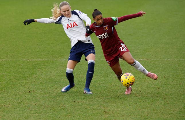 West Ham United v Tottenham Hotspur - Barclays Women s Super League In Dagenham, England, on February 1, 2026, West Ham United Women play against Tottenham Hotspur Women during the Barclays FA Women s Super League soccer match at The Chigwell Construction Stadium Victoria Road. London England United Kingdom  Copyright: xActionxFotoxSportx originalFilename:galvin-westhamu260201_npzSH.jpg