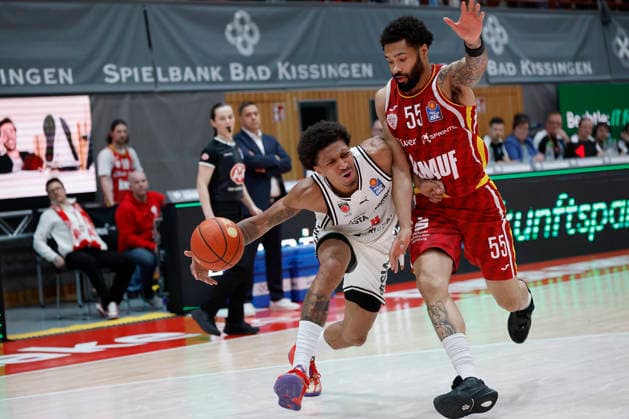 f l n r Demarcus Marquette Demonia Bamberg Baskets, 8 and David Muenkat Fitness First Wuerzburg Baskets, 55 , 01 02 2026, Basketball, BBL, Fitness First Wuerzburg Baskets vs BMA365 Bamberg Baskets, GER, Wuerzburg, Tectake Arena Copyright: HMBxMedia xHeikoxBecker