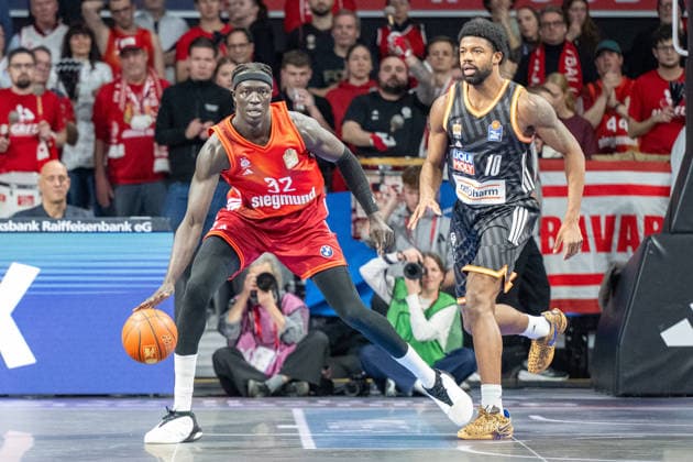 Wenyen Gabriel 32 FC Bayern Basketball , Malik Osborne 10 Ratiopharm Ulm , FC Bayern Basketball vs Ratiopharm Ulm, BBL, 18 Matchday, 01 02 2026 Munich Bavaria Germany Copyright: xkolbert-press UlrichxGamelx