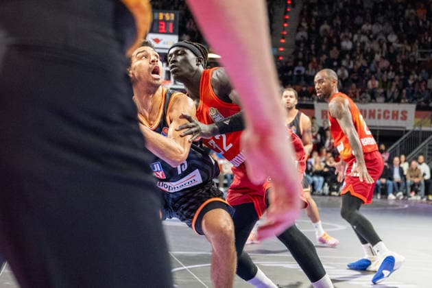 Mark Smith 13 Ratiopharm Ulm in duel with Wenyen Gabriel 32 FC Bayern Basketball , FC Bayern Basketball vs Ratiopharm Ulm, BBL, Matchday 18, 01 02 2026 Munich Bavaria Germany Copyright: xkolbert-press UlrichxGamelx