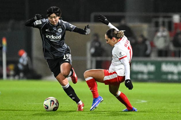 Soccer I Women I Season 2025 2026 I Bundesliga I Matchday 16 I RB Leipzig Eintracht Frankfurt I 01 02 2026 One-on-one Remina Chiba 15, Eintracht Frankfurt v Gina Chmielinski 10, Rasenballsport Leipzig Leipzig RB Training Center, Cottaweg 7 Saxony Germany Copyright: xLobeca InesxHähnelx
