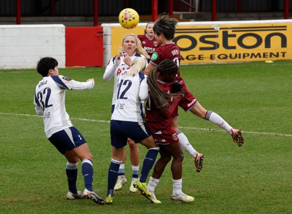 West Ham United v Tottenham Hotspur - Barclays Women s Super League Riko Ueki of West Ham United WFC is in action during the Barclays FA Women s Super League soccer match between West Ham United Women and Tottenham Hotspur Women at The Chigwell Construction Stadium Victoria Road in Dagenham, England, on February 1, 2026. London England United Kingdom  Copyright: xActionxFotoxSportx originalFilename:galvin-westhamu260201_npIH5.jpg