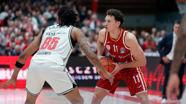 In the picture from left Austin Matthew Crowley Bamberg Baskets, 85 against Brae Ivey Wuerzburg Baskets, 11 on the ball 01 02 2026, Fitness First Wuerzburg Baskets vs BMA365 Bamberg Baskets, easyCredit BBL, Matchday 18, Germany, 97072, tectake Arena Wuerzburg, Copyright: HMBxMedia xJulienxBecker