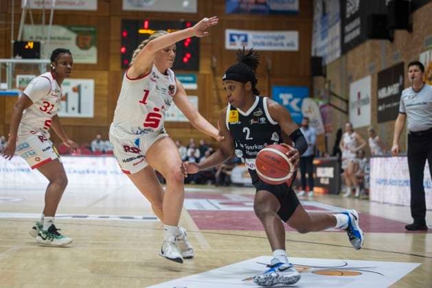 Kennedy Dickie Nr1, Osnabrück , Lashae Dwyer Nr2 Hannover GiroLive Panthers Osnabrück 57 71 TK Hannover Luchse 1 DBBL 17 Matchday GiroLive Panthers Osnabrück vs TK Hannover Luchse