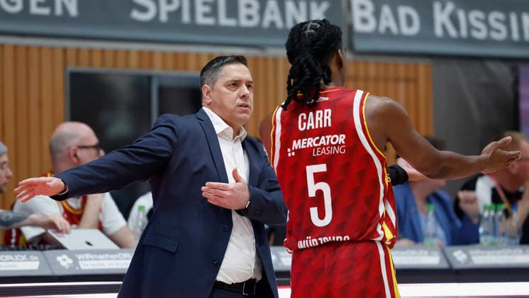 from left to right Head Coach Sasa Filipovski Fitness First Wuerzburg Baskets and Marcus Carr Fitness First Wuerzburg Baskets, 5 01 02 2026, Basketball, BBL, Fitness First Wuerzburg Baskets vs BMA365 Bamberg Baskets, GER, Wuerzburg, Tectake Arena Copyright: HMBxMedia xHeikoxBecker